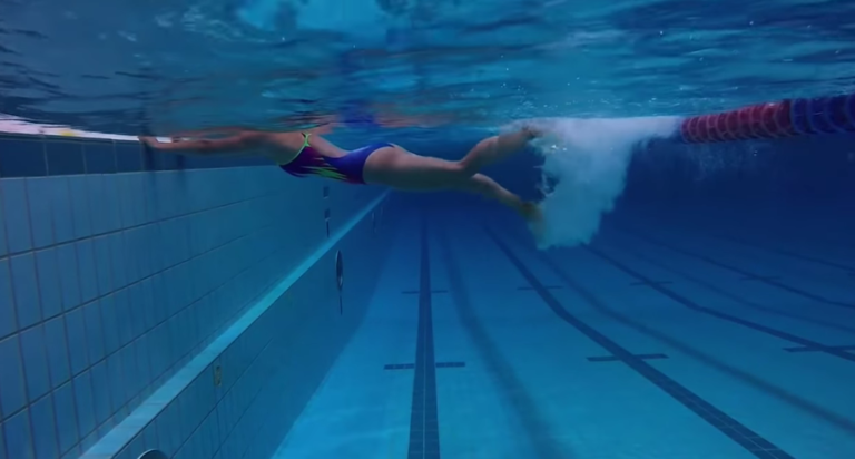 [영상]올 여름 수영 꼭 배운다 <2>“킥판 차기-자유형 초보”
