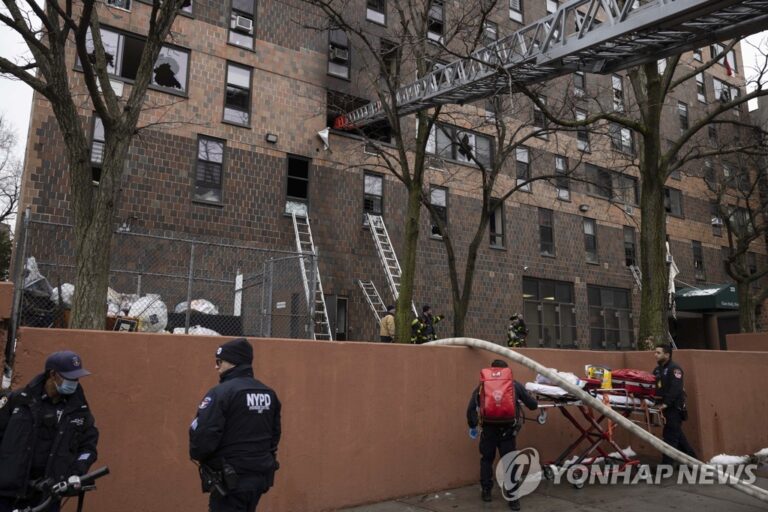 뉴욕 저소득층 아파트서 큰불…어린이 9명 등 19명 사망