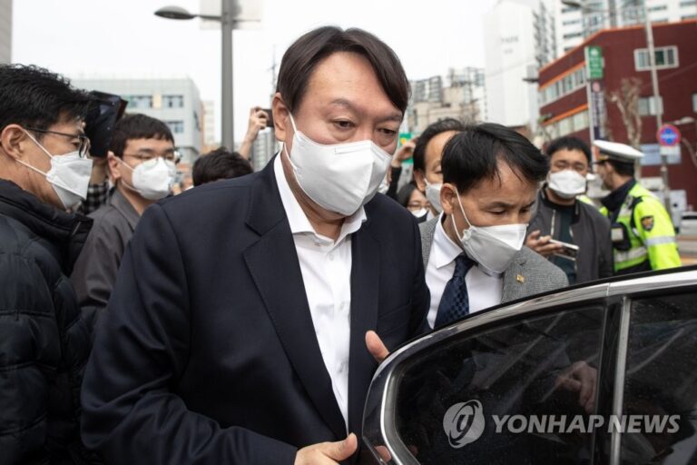 윤석열, 사퇴 후 첫 공개일정서 함구