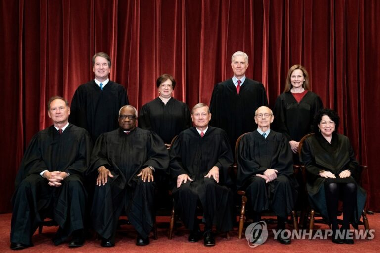 연방대법원서 낙태권 뒤집히나? 보수우위 재편 후 첫 심리 연방대법원서 낙태권 뒤집히나? 보수우위 재편 후 첫 심리