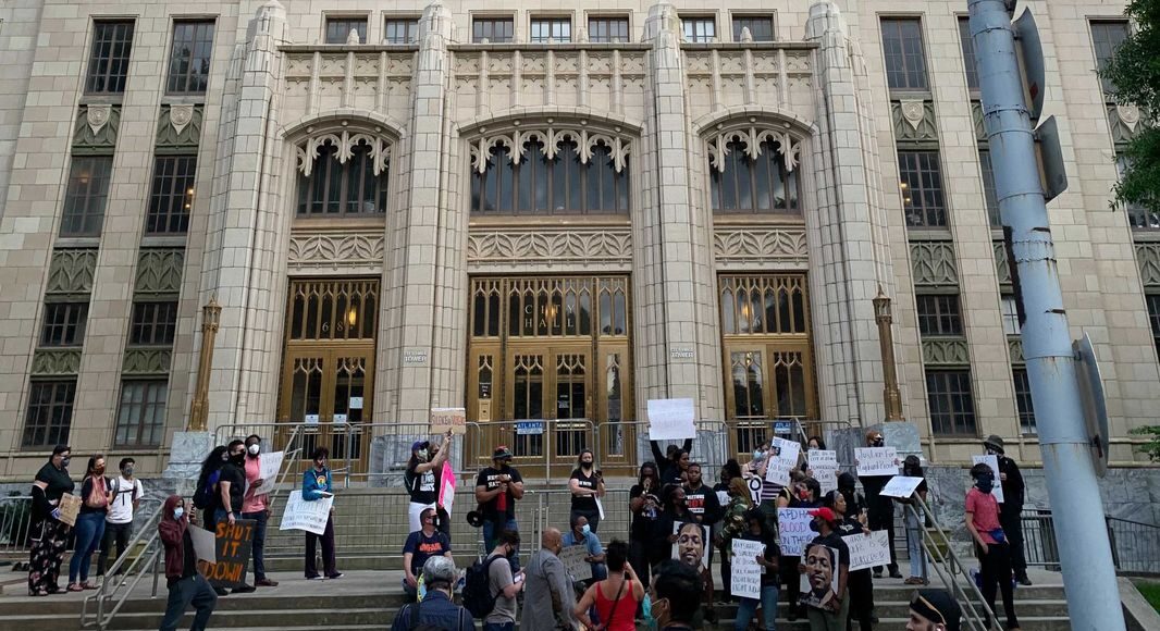 브룩스 시위 ajc