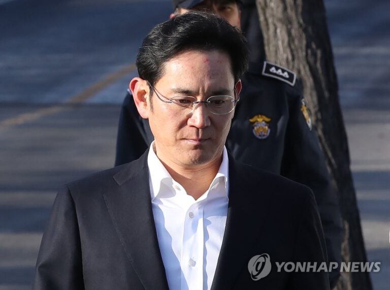 이재용, 재수감 207일만에 가석방…”경제상황 고려” 이재용, 재수감 207일만에 가석방…”경제상황 고려”