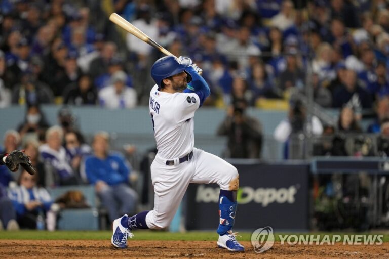 벼랑 끝 다저스, NLCS 5차전서 승리… 벼랑 끝 다저스, NLCS 5차전서 승리…