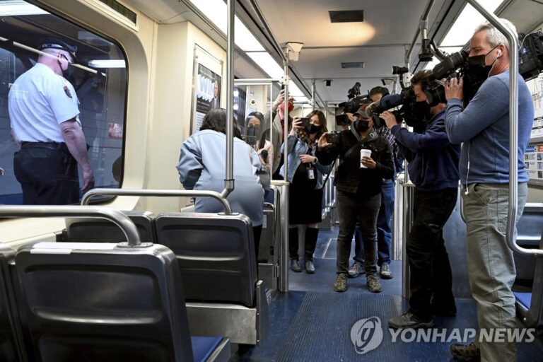 “미 열차 성폭행 40분간 승객들 폰카 촬영, 처벌대상