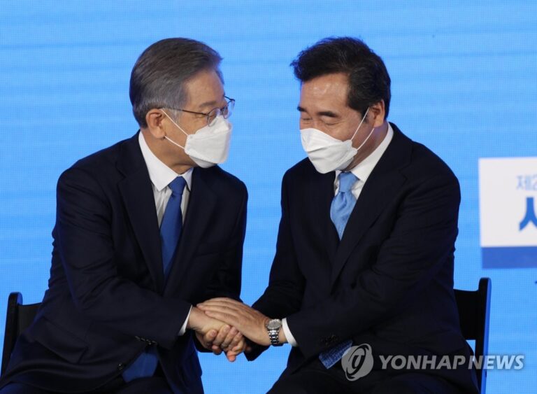 이낙연, 사흘 만에 ‘불복’에서 ‘승복’으로 이낙연, 사흘 만에 ‘불복’에서 ‘승복’으로
