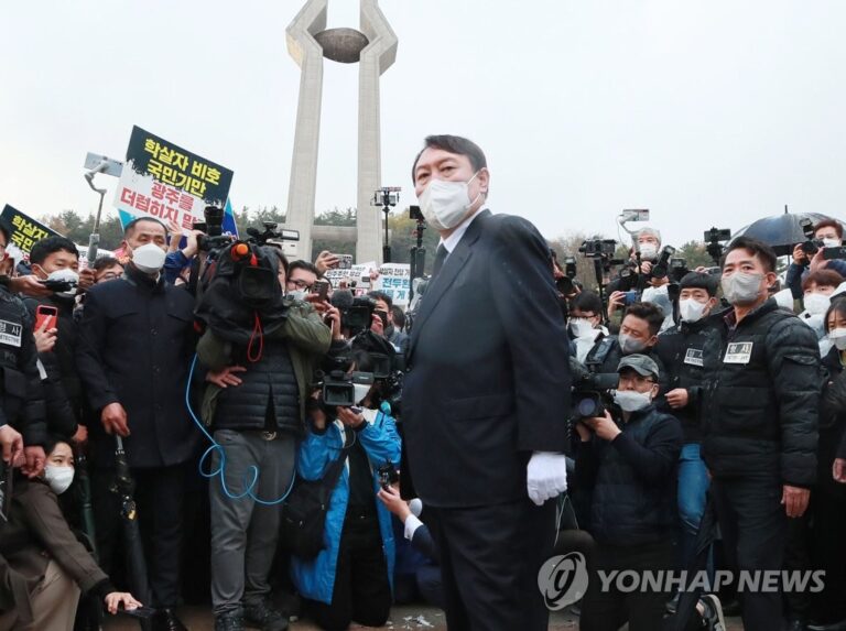 [영상] 윤석열, 광주 5.18 참배