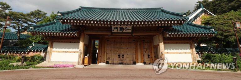 ‘성인 대통령 딸, 靑관저살이’ “어떻게 생각하나요?”