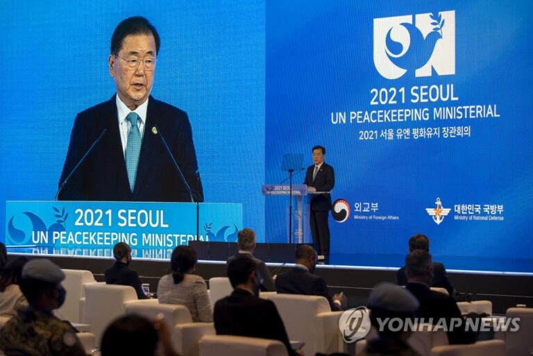 정의용 “부자연스런 정전, 항구 평화로 대체…한국민 자격있어”