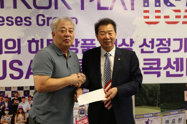 [포토]권요한 콕플레이 대표, 천사포에 3천달러 쾌척