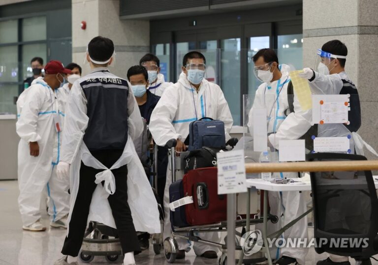 한국, 오늘부터 모든 입국자 10일 격리…장례식 참석 등 제외 한국, 오늘부터 모든 입국자 10일 격리…장례식 참석 등 제외