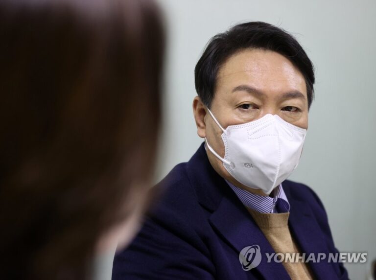 ‘국정농단 수사 악연’ 윤석열 , 이번엔 사면 변수 시험대 ‘국정농단 수사 악연’ 윤석열 , 이번엔 사면 변수 시험대