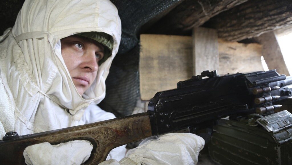 러시아 우크라이나 국경에서 경계근무 서는 군 장병[AP 연합뉴스