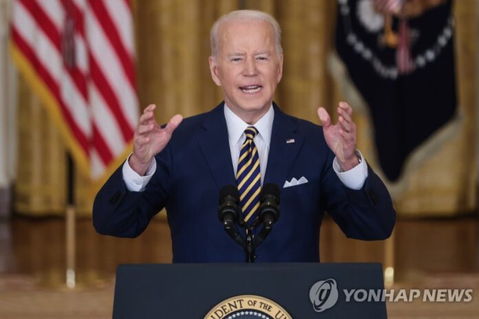 '우크라 안보 위협' 러시아에 경고하는 바이든