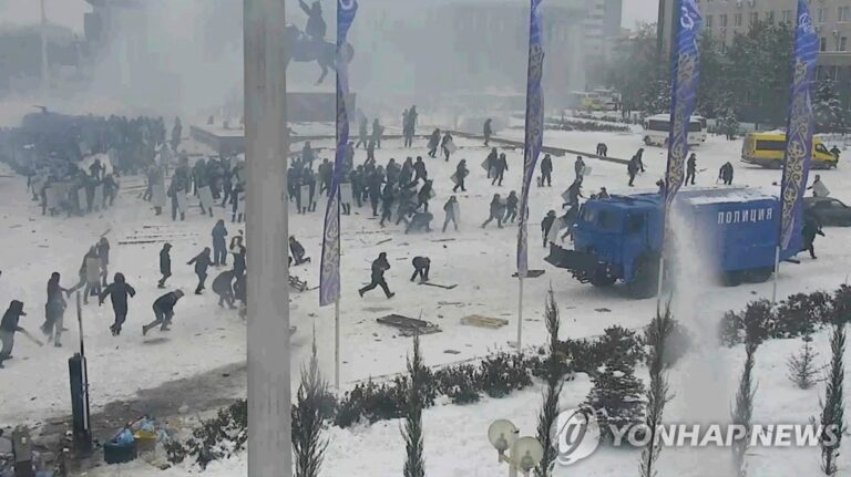 카자흐 사상자 급증, 정부 ‘조준사살’ 초강경 대응 카자흐 사상자 급증, 정부 ‘조준사살’ 초강경 대응