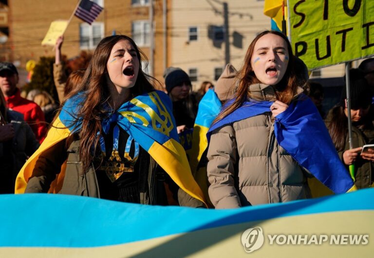 [우크라 침공] “푸틴은 전범”…미국 곳곳서 러 규탄·우크라 연대 시위