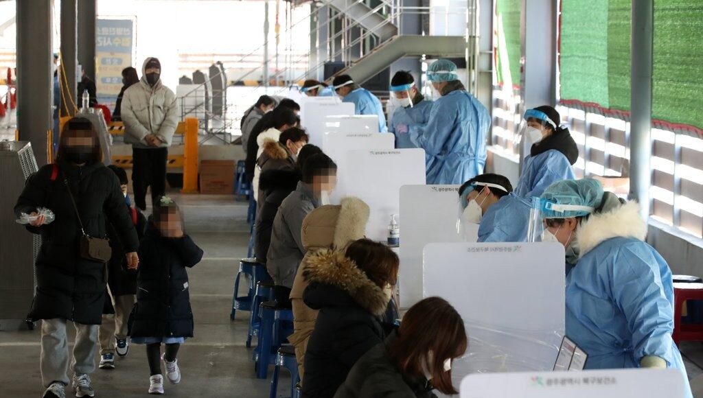 선별진료소에서 신속항원검사