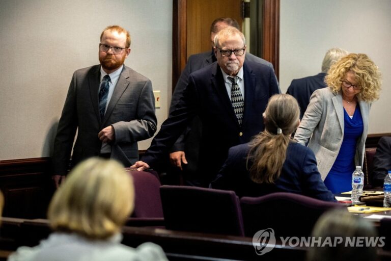 비무장 흑인 ‘아버리” 살해범, 무기징역에 증오범죄로 추가 재판
