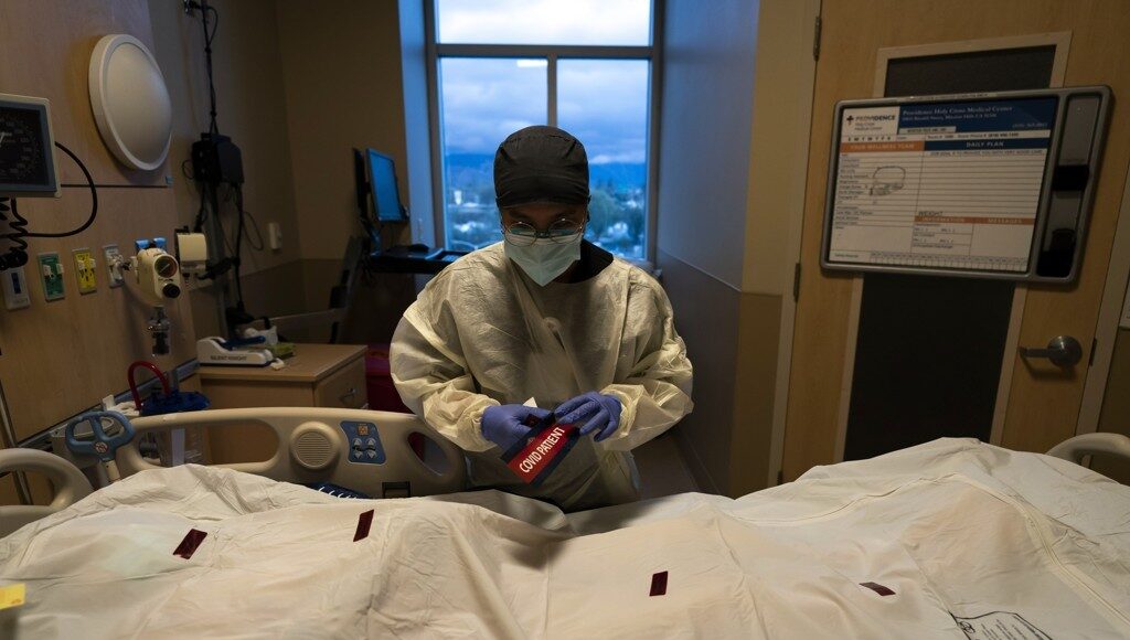 지난해 12월 미국 로스앤젤레스의 한 병원에서 사망한 코로나19 입원 환자