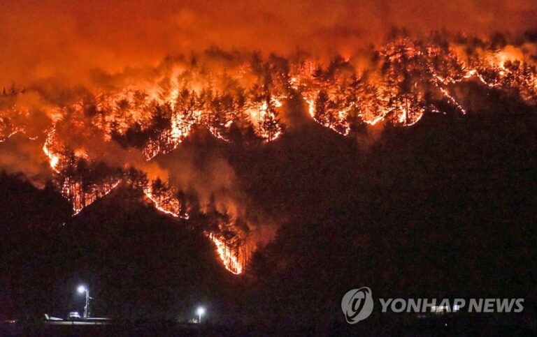 [영상]울진산불 삼척까지 확산…원전 지나 LNG 생산기지 위협