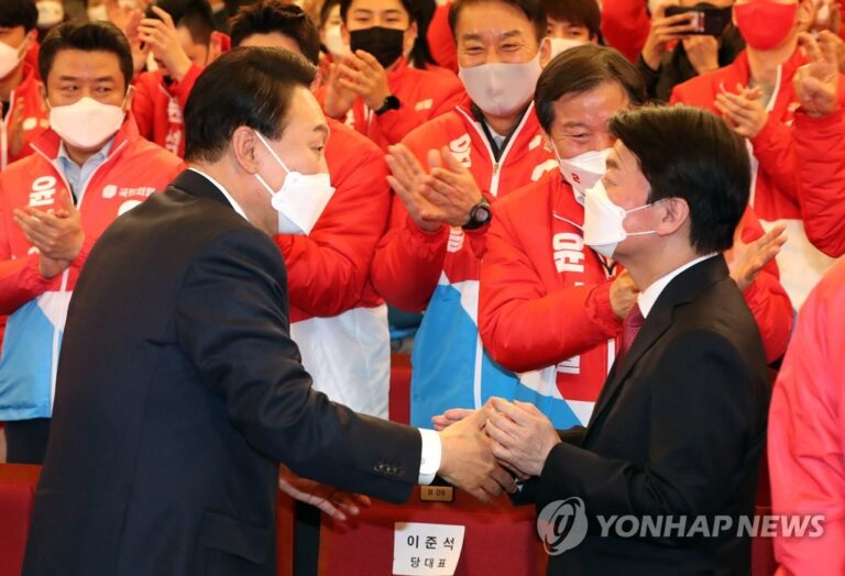 안철수, 새 정부 인수위 사령탑 유력…내일 尹당선인과 오찬회동