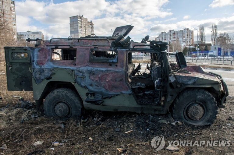 [우크라 침공] 러, 제2도시 무차별 민간 포격…젤렌스키 “국가주도 테러”