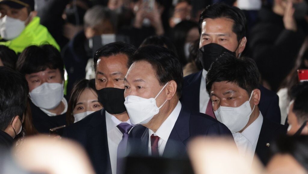 자택 나서는 윤석열 대선 후보(서울=연합뉴스)