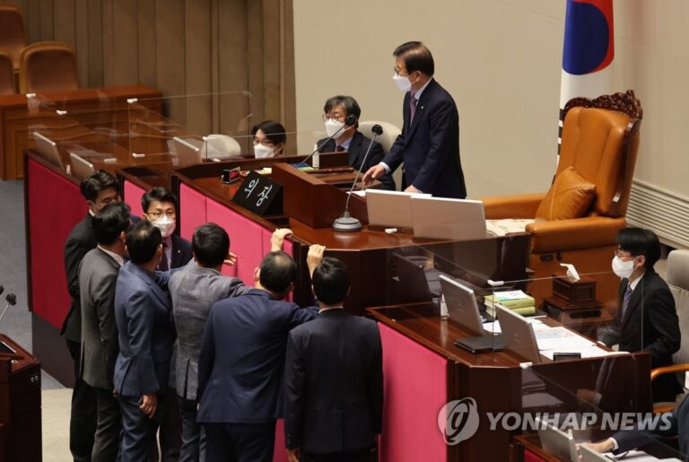 본회의 상정·임시회기 단축…검수완박 본회의 처리 돌입 본회의 상정·임시회기 단축…검수완박 본회의 처리 돌입