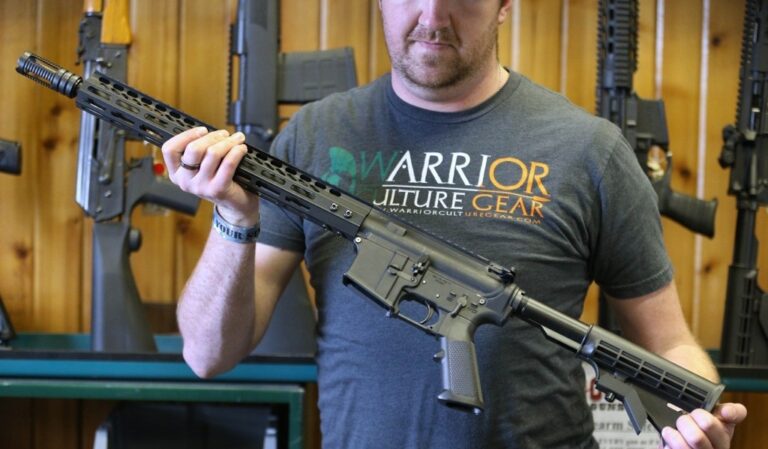 AR-15…미 총기 난사 ‘단골’ 돌격소총 논란 AR-15…미 총기 난사 ‘단골’ 돌격소총 논란