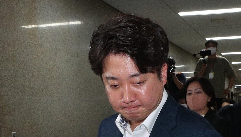 윤리위 출석하는 이준석(서울=연합뉴스)