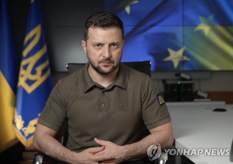 젤렌스키 “러와 평화협상에 영토 양보 안 들어가…여긴 우리 땅”