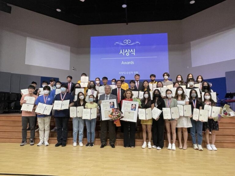 바이든 대통령 봉사상, 박건권 라디오코리아 대표 등 수상 바이든 대통령 봉사상, 박건권 라디오코리아 대표 등 수상