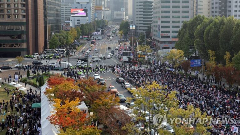 도심 반쪽 가른 ‘보수 vs 진보’ 대규모 집회…충돌 없이 끝나