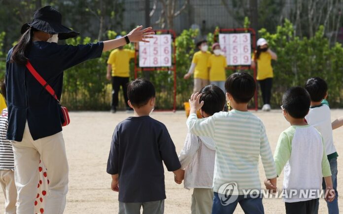 체험학습 중인 초등학생들[연합뉴스자료사진.