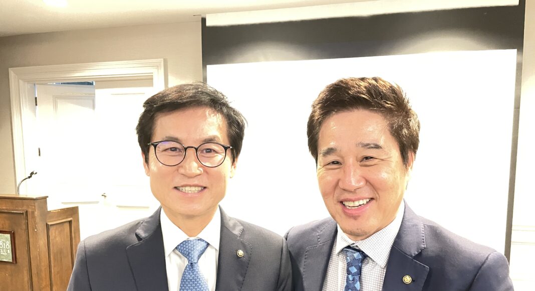 김형률 회장(좌), 박요한 미주 부의장 직무대행/코리안뉴스 애틀랜타  한