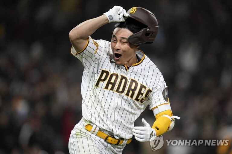 샌디에이고 김하성, 통산 첫 끝내기 홈런…시즌 1호 대포 샌디에이고 김하성, 통산 첫 끝내기 홈런…시즌 1호 대포