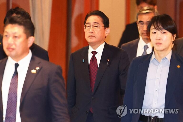 기시다 “과거 불편 빨리 털어야…한일 함께하면 얻을것 많아” 기시다 “과거 불편 빨리 털어야…한일 함께하면 얻을것 많아”