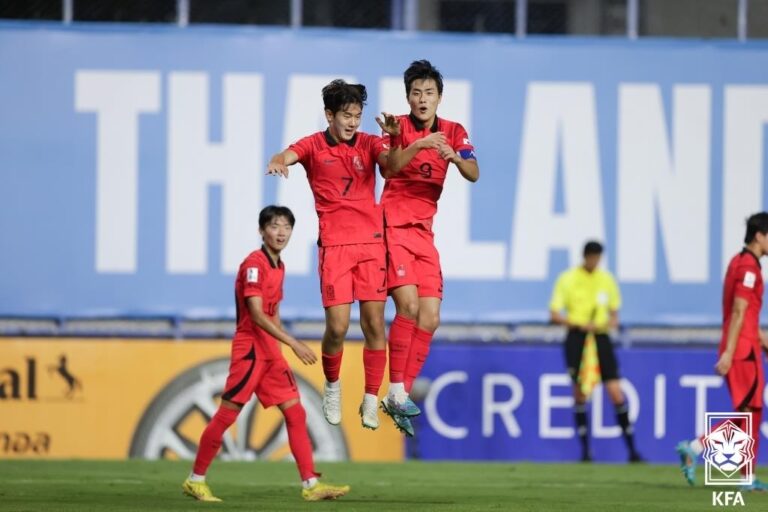 한국, 태국 꺾고 U-17 아시안컵 4강행 ‘2회 연속 월드컵 티켓’