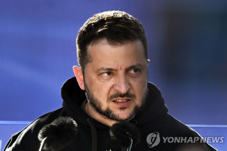 젤렌스키 ‘분노 트윗’ 나토 회의장 뒤흔들어…백악관 ‘격노’