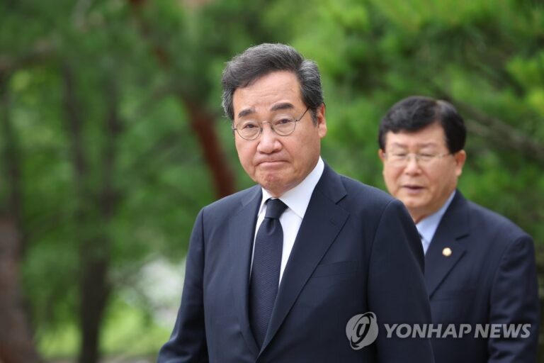 “내 돈 돌려달라” 이낙연, 주말 결혼식장서 봉변