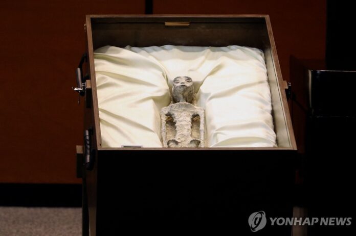 멕시코 의회 청문회에 등장한 '비(非)인간 존재'