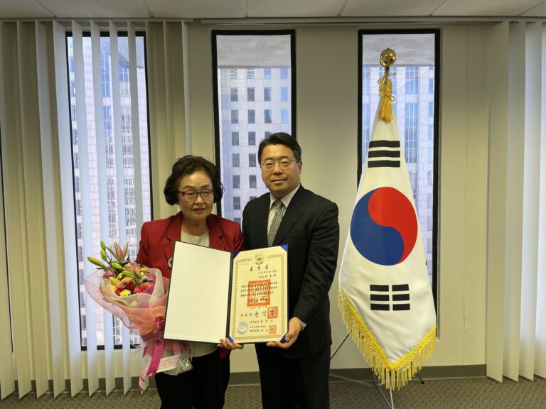 세계한인의날, 훈포장 전수식 열려.. 이국자 국민훈장 석류장 수상 외