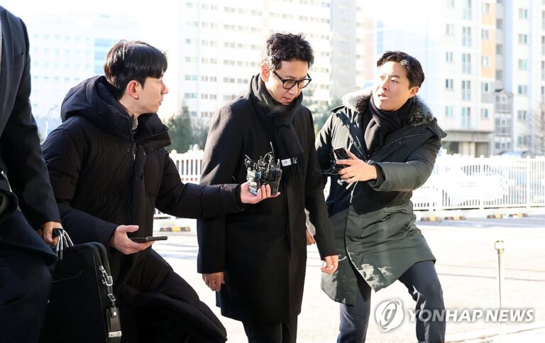 ‘밥이 아니라 죽’이 된 연예인 마약 수사…경찰 당혹 ‘밥이 아니라 죽’이 된 연예인 마약 수사…경찰 당혹