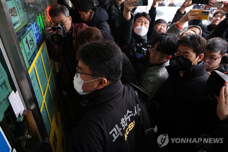 “말수도 적었는데…놀랐다” 주변에서 전하는 이재명 습격 피의자