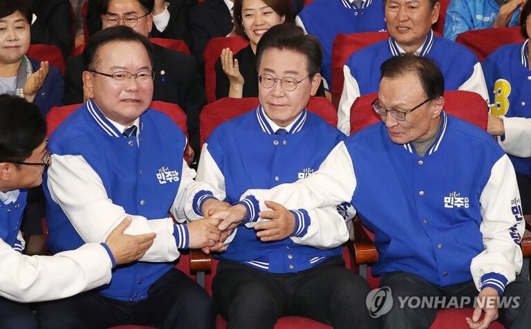 민주 ‘압도적 과반’·與 3연패…야권 190석 넘을 듯 민주 ‘압도적 과반’·與 3연패…야권 190석 넘을 듯