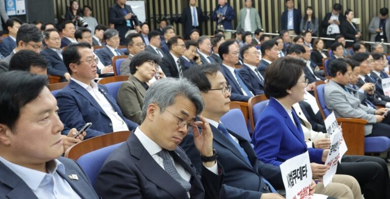 이재명 파기환송에 “대통령되면 재판정지” 법안 발의 잇따라