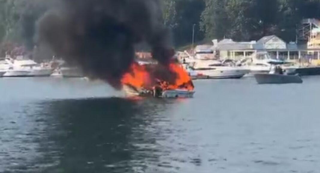 뱃놀이 중 폭발