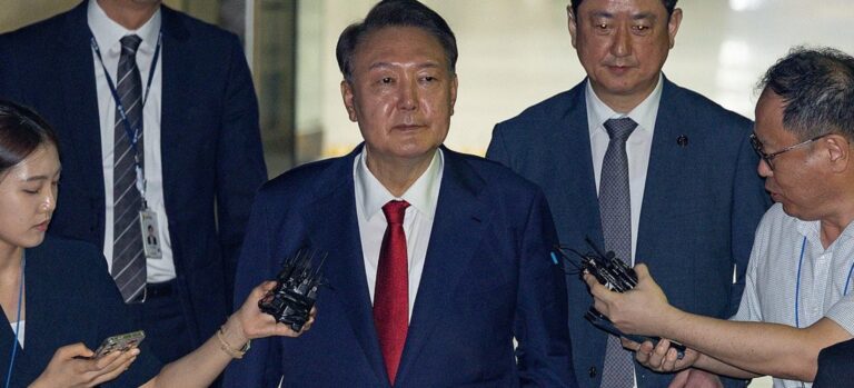 윤 전 대통령, 구속후 계속 조사거부 … 15일 2차 강제구인 시도