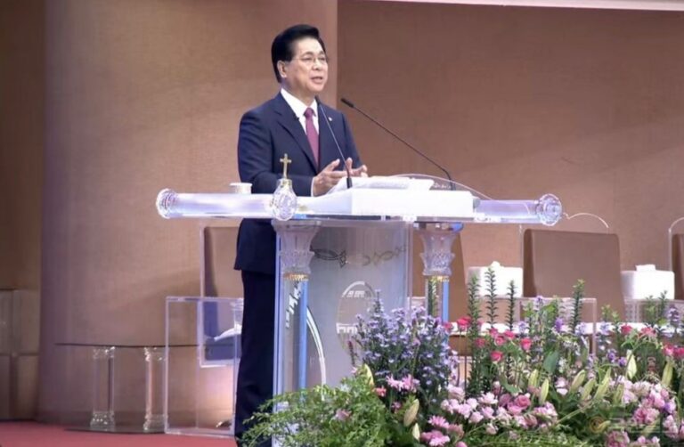압수 수색 이영훈 목사, 예배 강단서 입장 발표