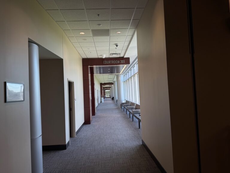 판사 “한인사회에 실망, 법원은 청소등의 문제로 명령을 내리는 곳이 아니다”