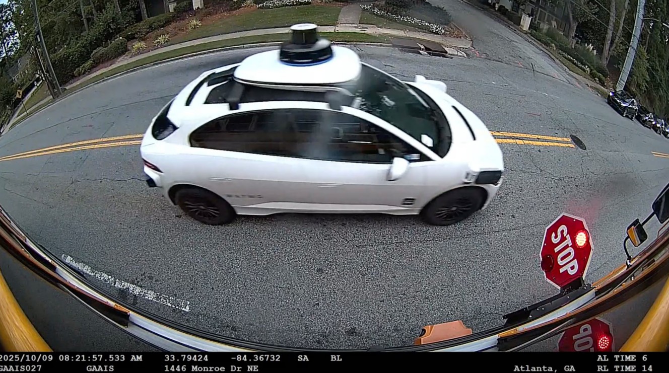 자율주행 웨이모 3000대 전격 리콜.. 스쿨버스 정지 신호 무시 - 코리안뉴스애틀랜타